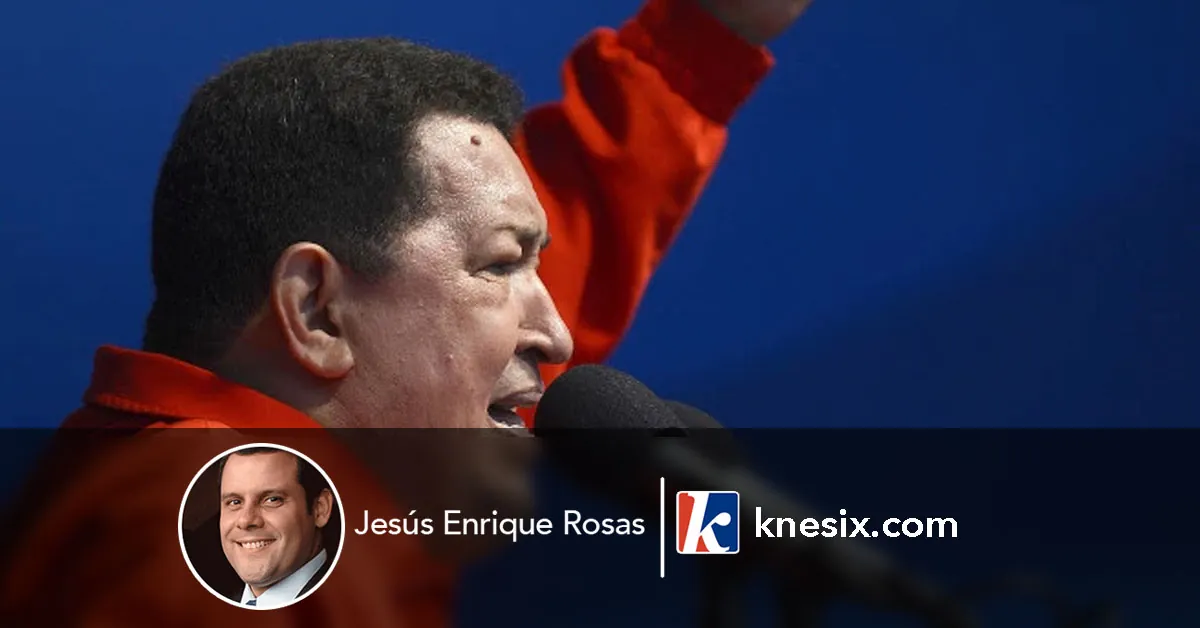 Hugo Chávez gesticulando durante un discurso