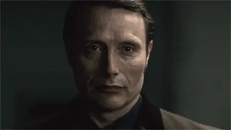 Mads Mikkelsen mostrando la expresión completa que delataba la microexpresión