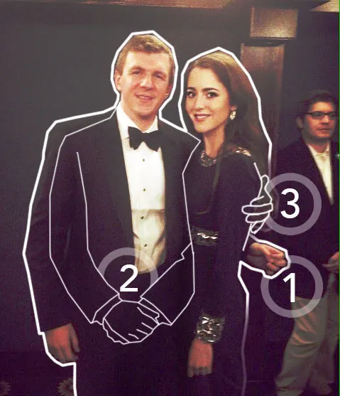 Pareja posando: opciones para poner la mano en la cintura