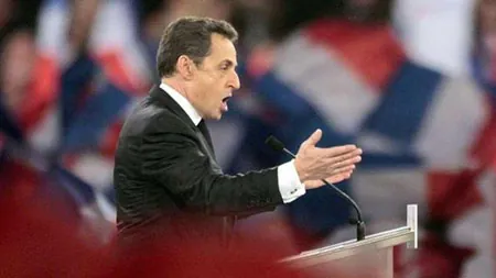 Nicolas Sarkozy contagiando su actitud a través del lenguaje corporal