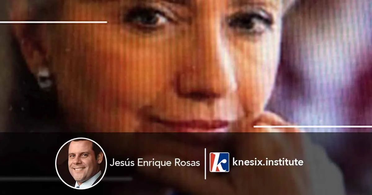 Acertijo #35: ¿Qué Está Pensando Hillary Clinton En Esta Foto?